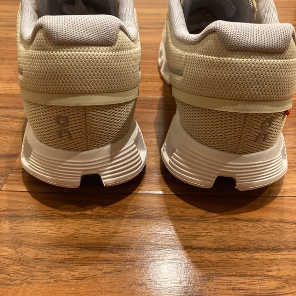 NWO box On Cloud Swiss Engineering Women’s Sneakers Size 10.5 Lightweight - Picture 5 of 13